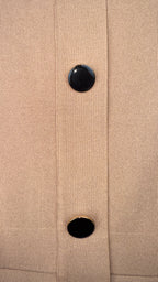 Short-sleeve camel knit dress with black buttons – size XS | MORGAN